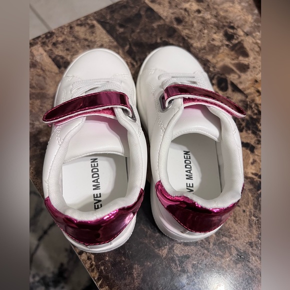 Girls shoes size 10 - Picture 3 of 4